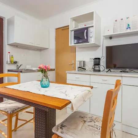 Nice Apartment In Omisalj With Wifi Exterior photo