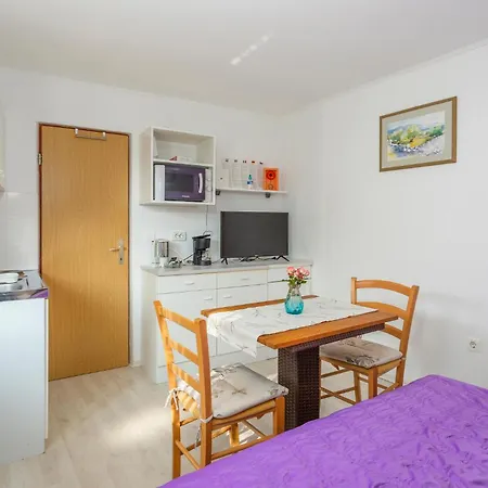 Nice Apartment In Omisalj With Wifi Exterior photo