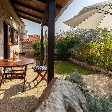 Nice Apartment In Omisalj With Wifi Exterior photo