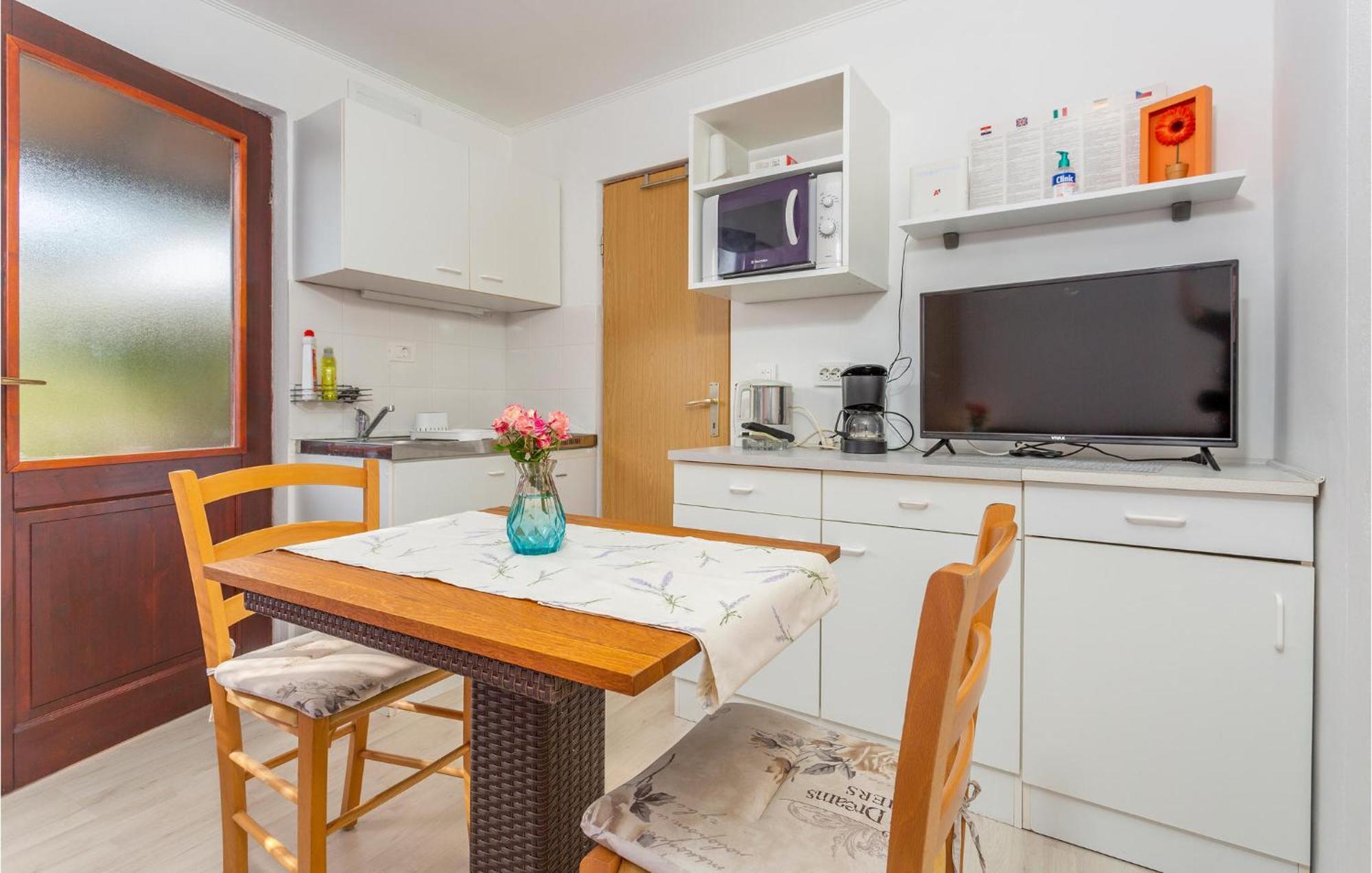 Apartment In With Wifi Omisalj